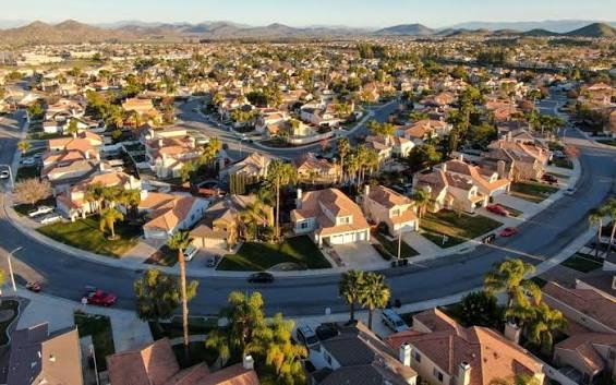 Aerial view of a master-planned Menifee neighborhood with mountains in the distance
